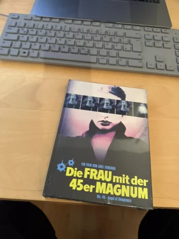 Die Frau mit der 45er Magnum Mediabook Cover B